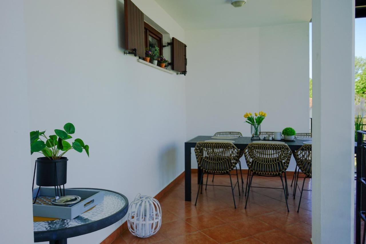 Villa Leon With Private Pool Sveti Petar u Sumi Exterior foto